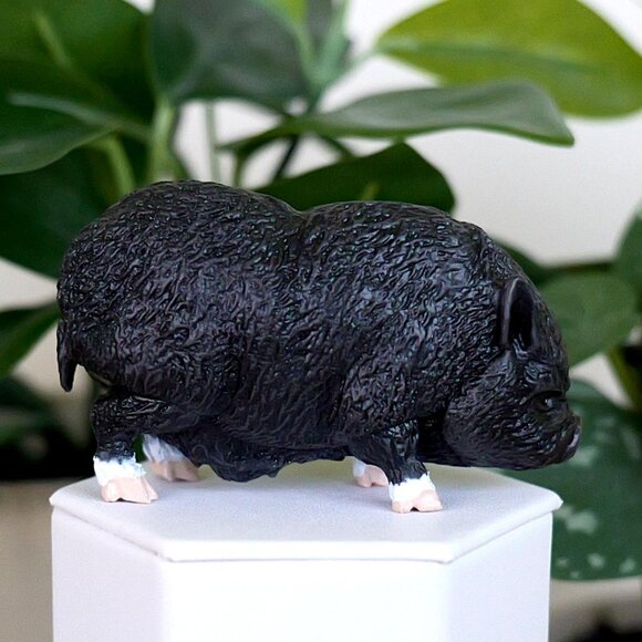 Vietnamese Pot Bellied Pig Figure - Hand Painted & Collectible Farm Figurine - Picture 5 of 12